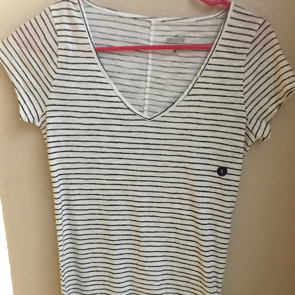 S hollister tee